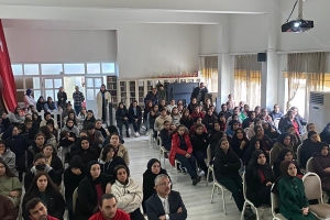 Hayat Arama Kurtarma Derneği üyeleri, öğrencilere afet farkındalığı ve kurtarma konularında bilgi vermek amacıyla "Yenimahalle Mesleki ve Teknik Anadolu Lisesinde" konferans düzenledi