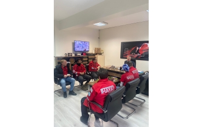 Hayat Arama Kurtarma Derneği üyeleri, öğrencilere afet farkındalığı ve kurtarma konularında bilgi vermek amacıyla "Yenimahalle Mesleki ve Teknik Anadolu Lisesinde" konferans düzenledi