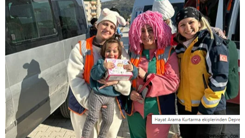 Hayat Arama Kurtarma ekiplerinden Depremzede Çocuklara Oyuncak Morali