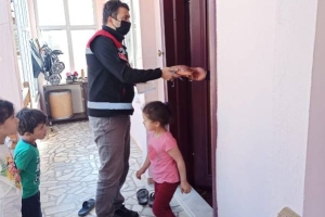 Sosyal yardımlarını Hayat ekipleri dağıttı.