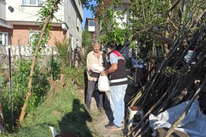 Sosyal yardımlarını Hayat ekipleri dağıttı.