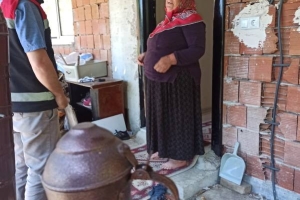 Sosyal yardımlarını Hayat ekipleri dağıttı.