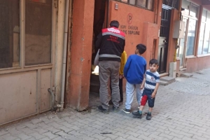 Sosyal yardımlarını Hayat ekipleri dağıttı.