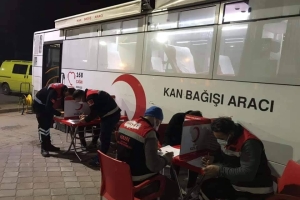 Hendek Kızılay Kan bağış kampanyasına katılarak kan verdiler.