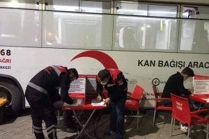 Hendek Kızılay Kan bağış kampanyasına katılarak kan verdiler.
