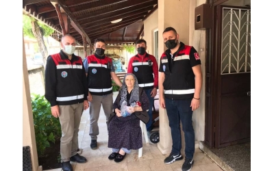 Hayat Arama Kurtarma Derneği Şehit Ailelerini ziyaret etti.