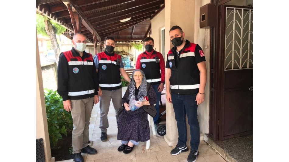 Hayat Arama Kurtarma Derneği Şehit Ailelerini ziyaret etti.