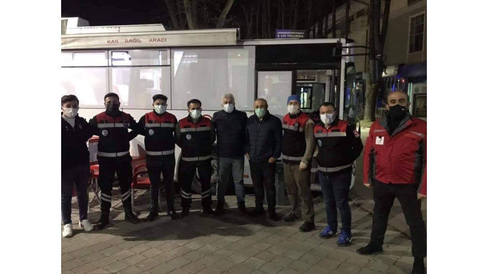 Hendek Kızılay Kan bağış kampanyasına katılarak kan verdiler.